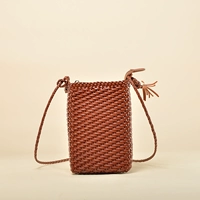 Коричневый