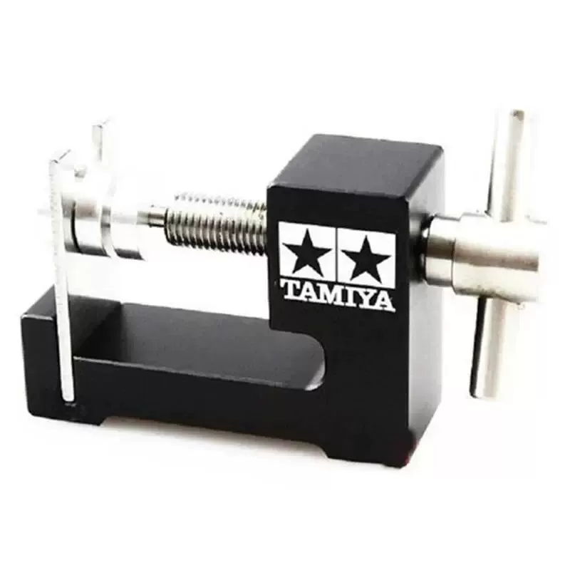 Изменённая четырёхколёсная машина Tamiya с аксессуарами, рулевое колесо, подшипник, конструктор