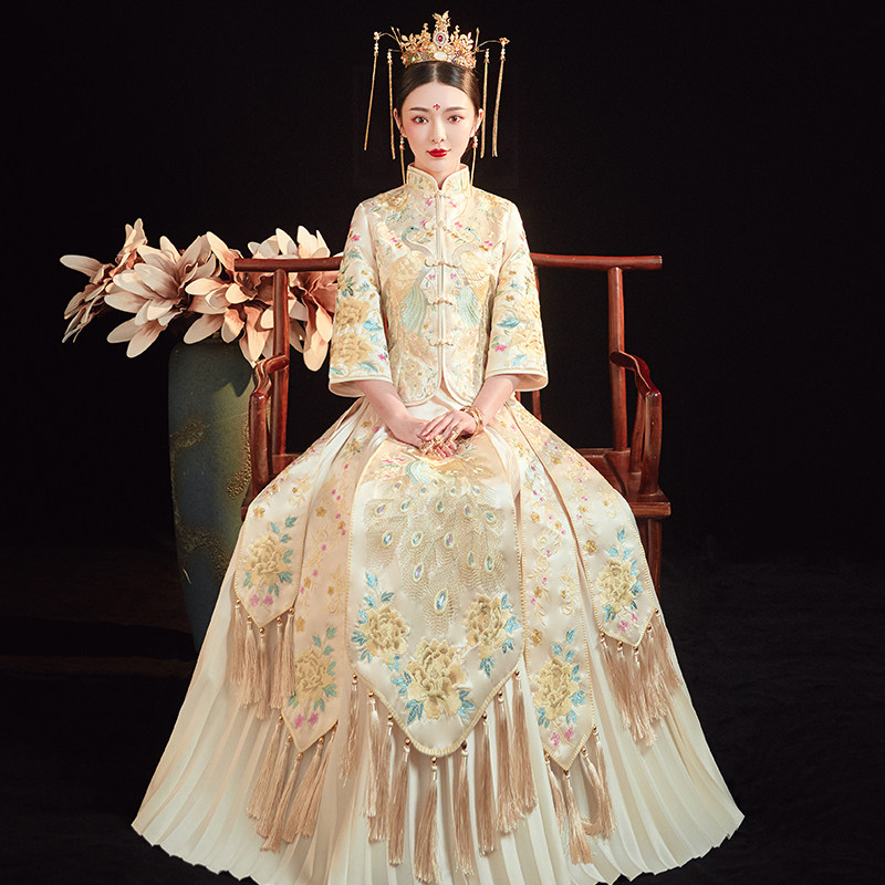 Show up with 2022 new brides champagne Chinese wedding gown wedding gown wedding gown and slim and toast with dragon and phoenix