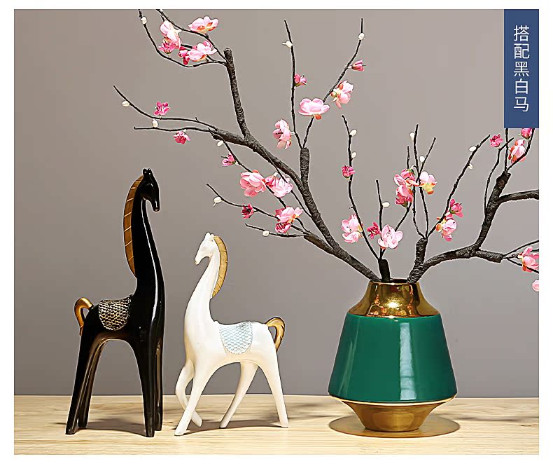 Jingdezhen ceramic vases, TV ark, dried flowers, flower arrangement furnishing articles of modern European wine decorate the sitting room the vase