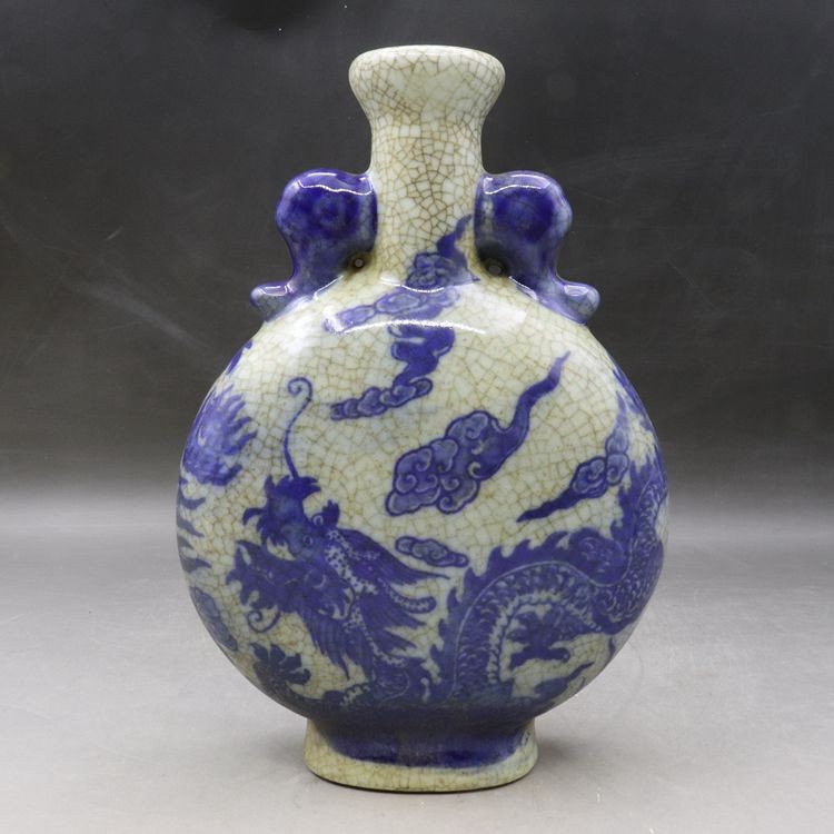 Song Guan Kilo Open Slices Green Flower Dragon Tattoo Double Ear Flat Bottle Ancient Play Antique Antique Porcelain Old Stock Vintage Collection