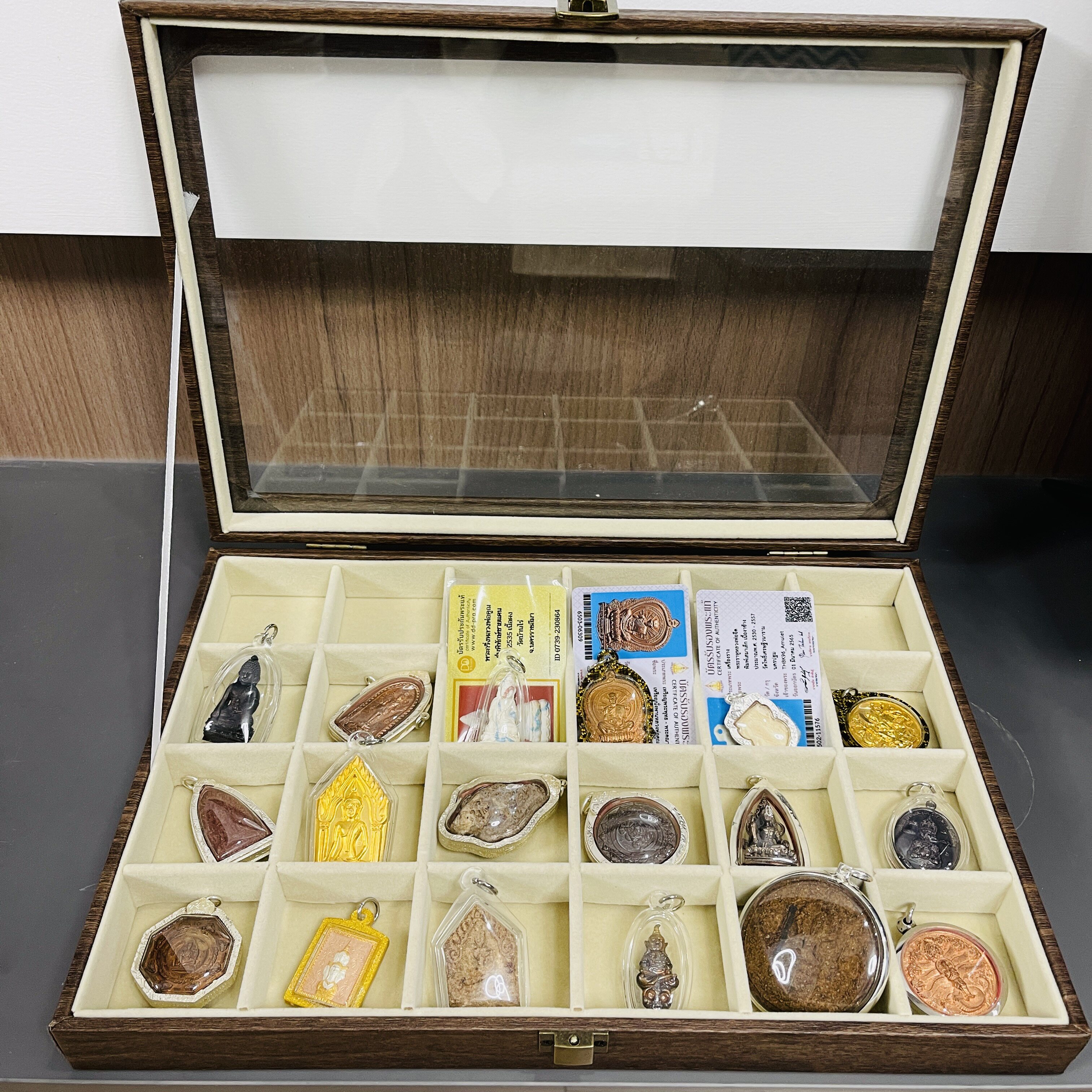 Thailand Buddha's brand black Buddha Cards Containing box Buddha Wood Grain leather Wood Grain Cortical Jewelry PLAY CONTAINING DISPLAY CASE-TAOBAO