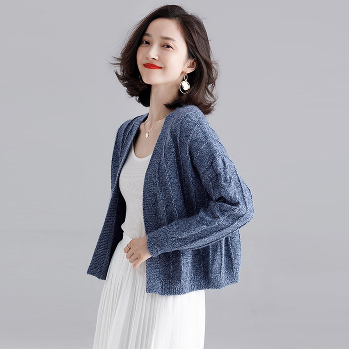 This year's popular sweater jacket spring clothing blouses 2022 new knitted cardiovert women's spring and autumn outings for a short lap