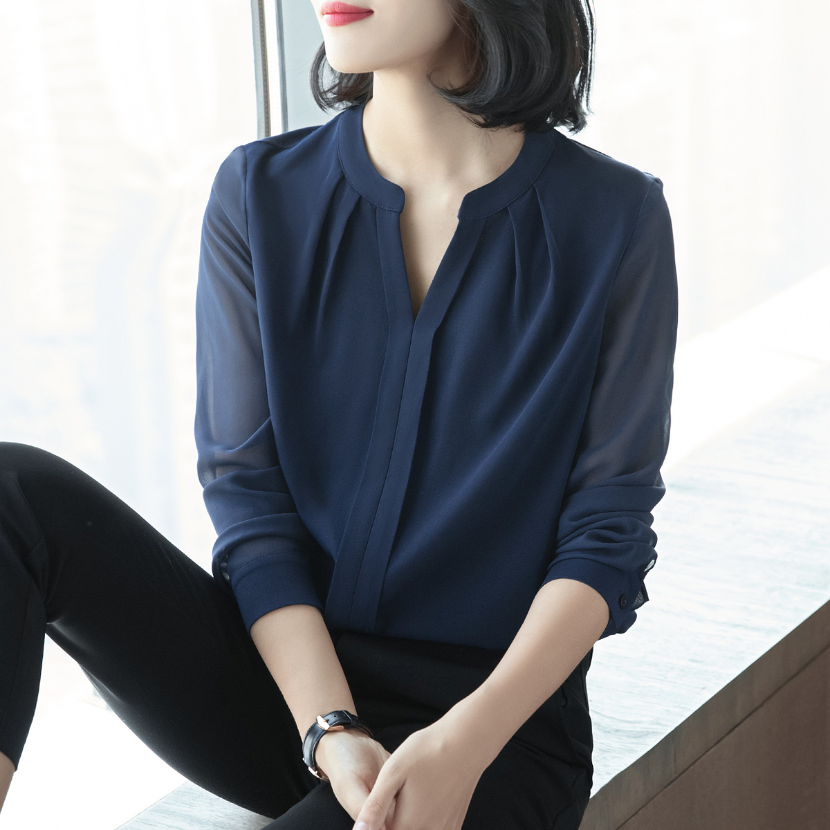 V Collar Snow-spinning Jersey Woman 2022 New Year's new leaky collarbone beating bottom long sleeve snowspinning shirt Loose Netting shirt tide