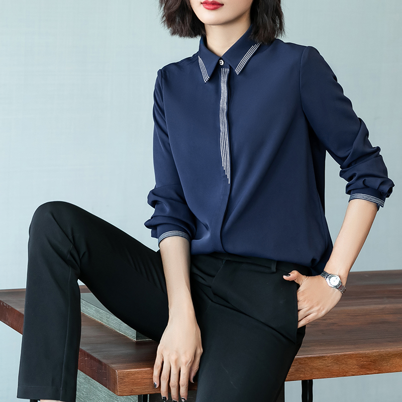 Long sleeve shirt female design feeling small crowd 2022 New Year's new large size Sizes Loose gush jacket Career Temperament Shirt