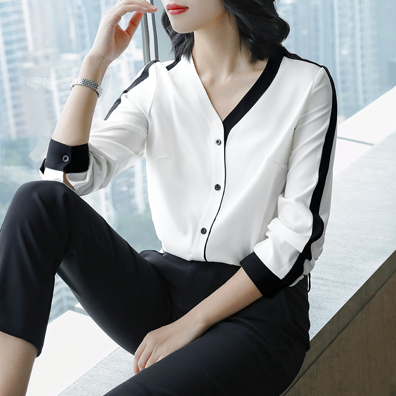 Long Sleeve Snow-spinning Shirt Woman 2022 Summer New easy to hit bottom shirt with large size V collar casual plus velvety blouse