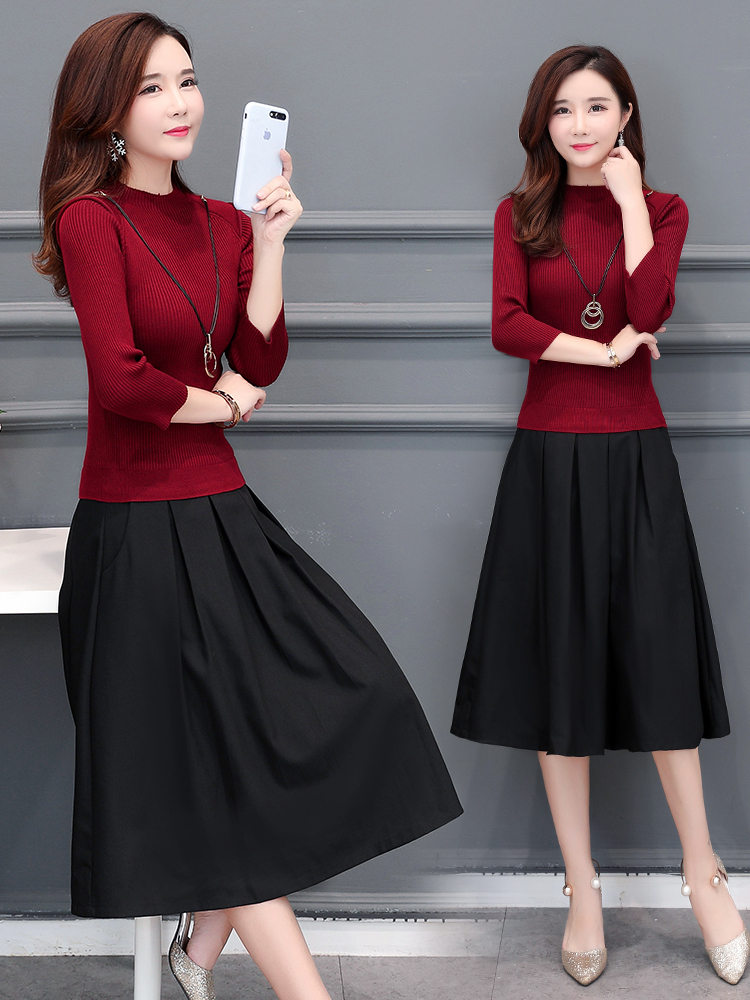 This year's popular new women's clothing spring middle-aged noble skirt noble lady knitting 2021 mother thin dress