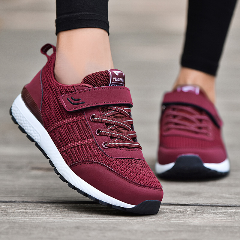 Fall New Middle Aged Mom Casual Shoes Non-slip Soft Bottom Seniors Sneakers Women Light Comfort Aged Bodybuilding Shoes