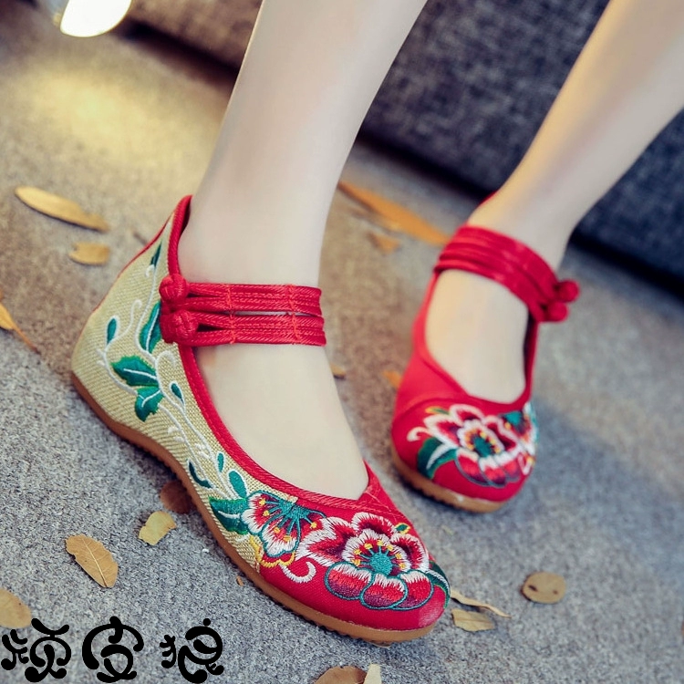 20 cũ giày vải Bắc Kinh phụ nữ thấp hoa dâm bụt phong cách dân tộc giày đơn phụ nữ trung niên và cao tuổi giày vải thêu hình vuông giày khiêu vũ - Giày cắt thấp