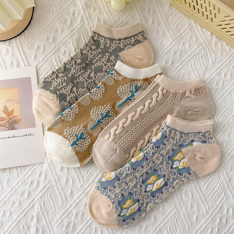 Aromatherapy retro socks women's Japanese low cut shallow socks ins tide summer thin section boat socks spring and summer cute literature and art