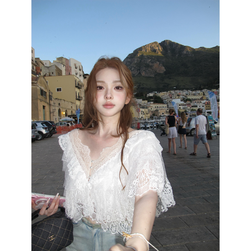 Doggyqin Leia/French-Style White V-Neck Lace Short Top for Women, Summer Ruffled Waist-Revealing Blouse