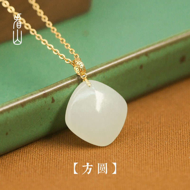 Look at the mountains) Fangyuan) and Tian Sheep Fat White Jade Pendant Arc Egg Noodles Small Women Silver Forbidden City Kking Sweater Necklace Necklace Necklace