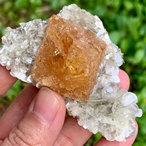 Snow Treasure Top Floating White Dock And Mica Symbiosis Natural Mineral Crystal Specimen Pendulum Collection Teaching Kop