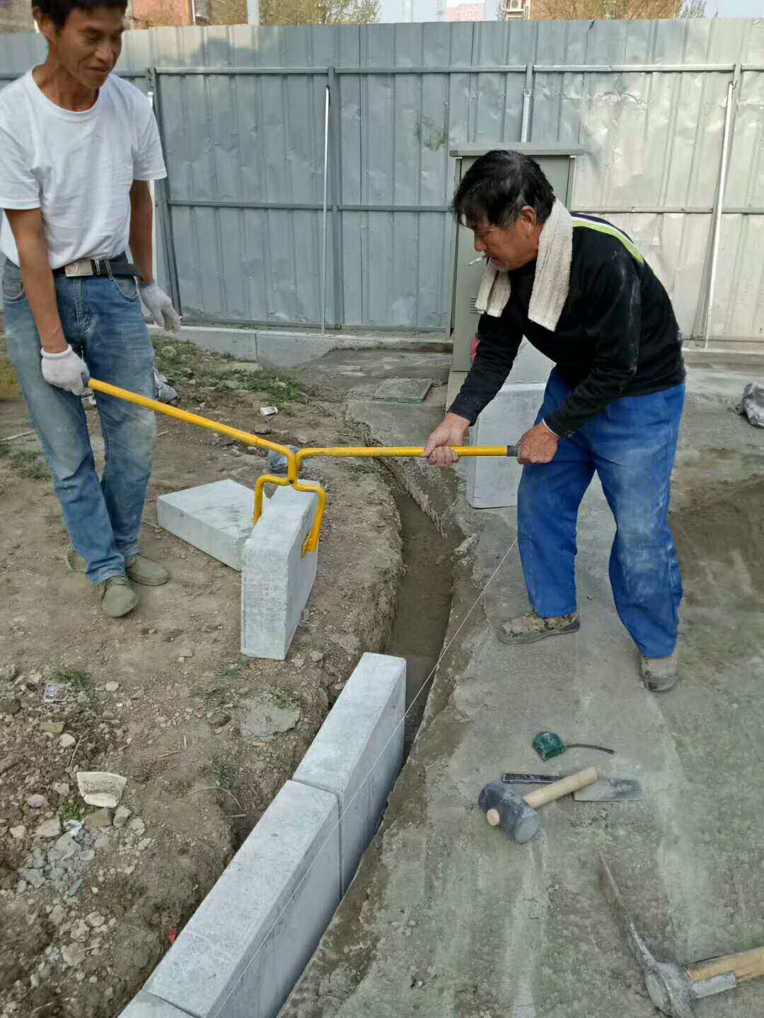 Hand forged and punched with tongs double bar stone pliers stone clamp F type lifting pliers Grip Pliers Freaks Hand Hanging Pliers Stone Clips