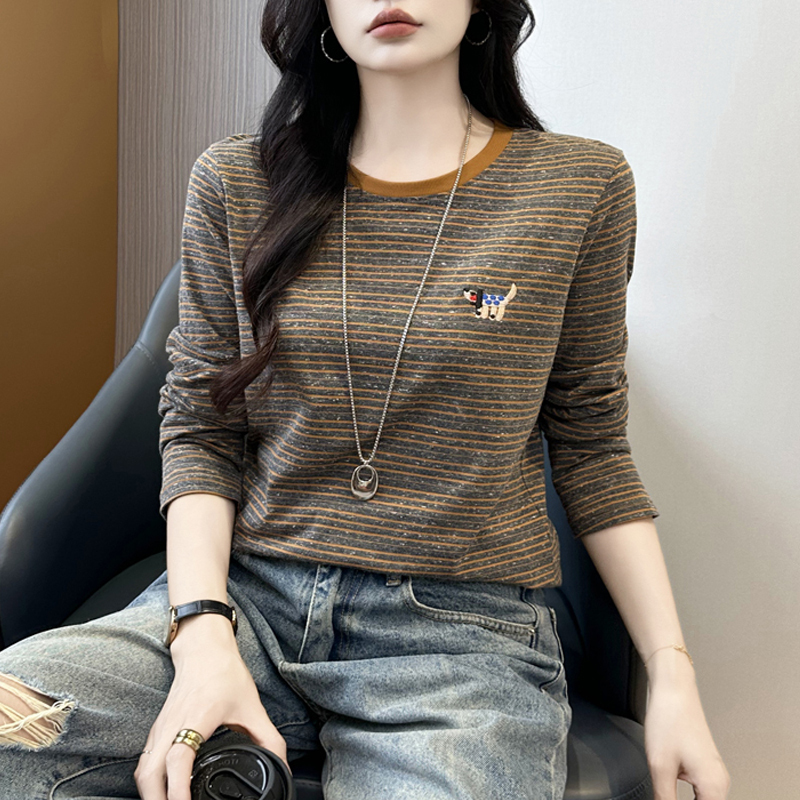 Embroidered Striped Long-Sleeve T-Shirt for Women, 2026 Autumn New Style, Loose Fit, Slimming, Round Neck, Color-Blocking, Age-Reducing, High-End Base Shirt