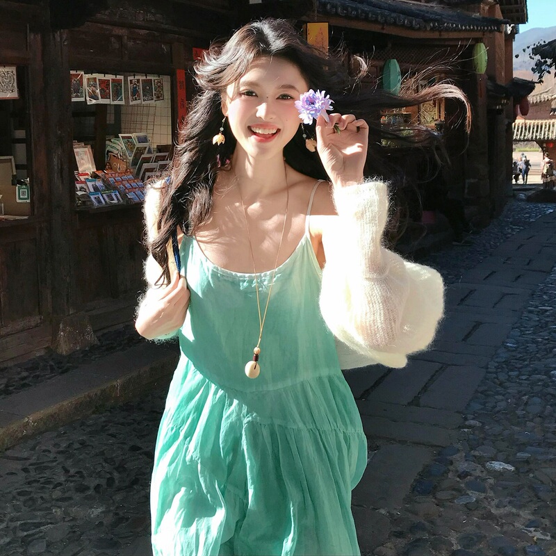 Plus-Size Slimming Beach Vacation Style Green Spaghetti Strap Dress for Women, Summer Loose-Fitting Elegant Beach Long Dress