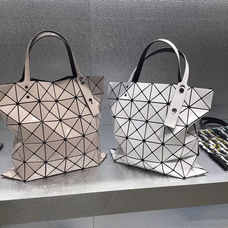 Japanese Niche Celebrity Style Home-Friendly Alternative Six-Compartment Handbag, Shoulder Bag, Commuter Tote Bag, Limited Edition Underarm Bag for Women Japanese Niche Celebrity Style Home-Friendly Alternative Six-Compartment Handbag, Shoulder Bag, Commuter Tote Bag, Limited Edition Underarm Bag for Women