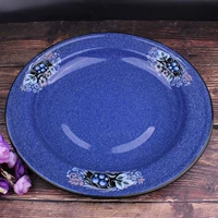 35 см глубиной тарелки (или черника)