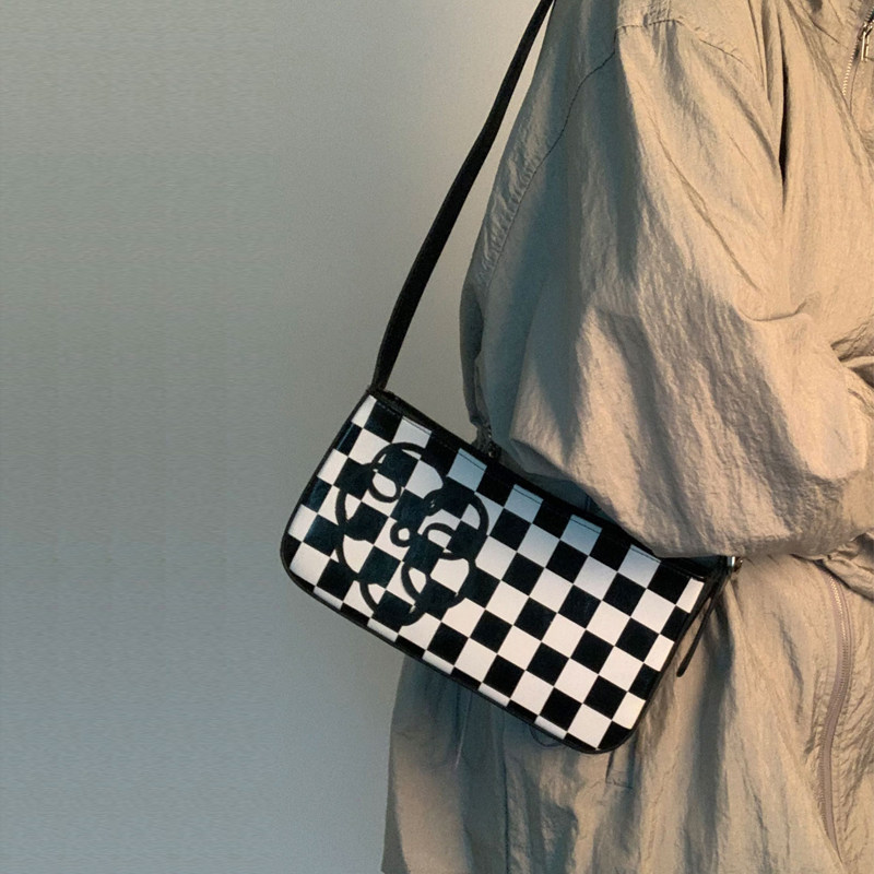 Axillary package 2021 new retro fashion small crowddesign flower graffiti black and white chessboard plaid single shoulder bag