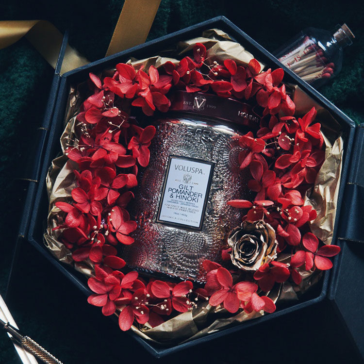 voluspa large embossed scented candle immortal flower New Year gift box girlfriend wedding birthday luxury to girlfriend