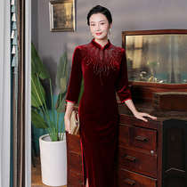 Happy mother-in-law wedding banquet High-end Velvet Mom Improved Qipao 2022 Spring Autumn New Temperament Wedding Dress Woman