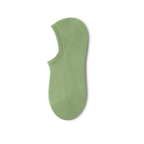 Пот и дышащий нелегко вонючие ноги.