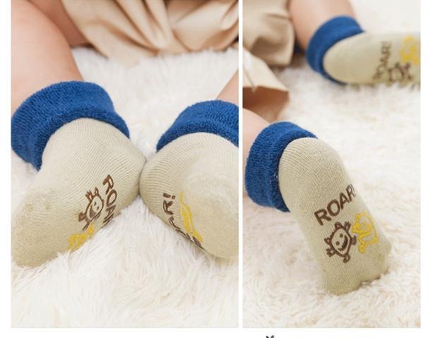 0-6-12 tháng cho trẻ sơ sinh mùa thu và vớ mùa đông cotton màu rắn sơ sinh dày bé lỏng lẻo miệng chống trượt vớ sàn tất điệu cho bé gái 