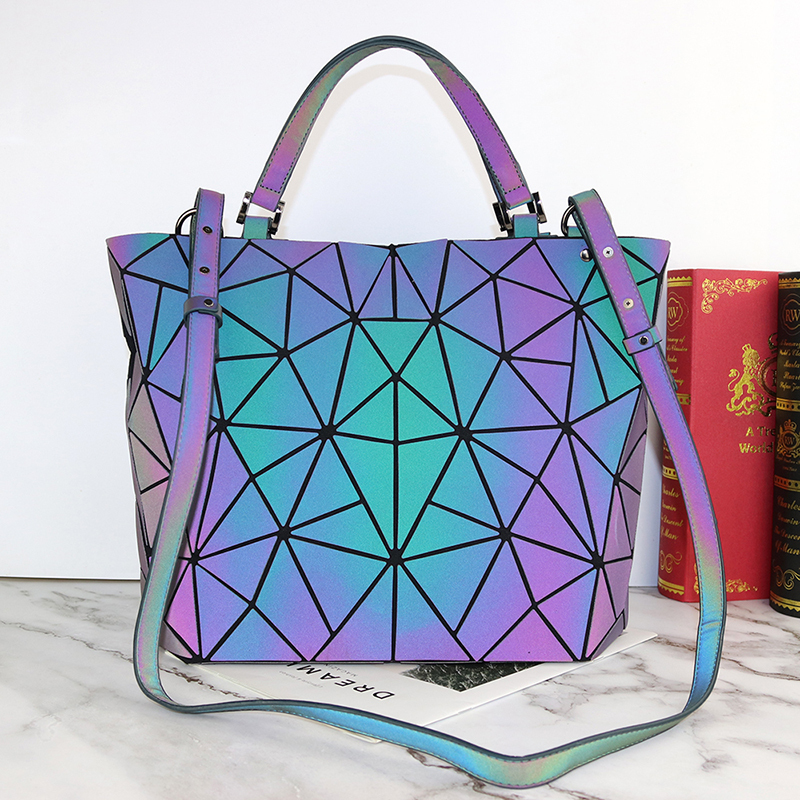 Luminous Bucket Bag for Women, Colorful New Geometric Pattern Color-Changing Handbag, Versatile Large-Capacity Shoulder and Crossbody Bag in Japanese and Korean Style Luminous Bucket Bag for Women, Colorful New Geometric Pattern Color-Changing Handbag, Versatile Large-Capacity Shoulder and Crossbody Bag in Japanese and Korean Style