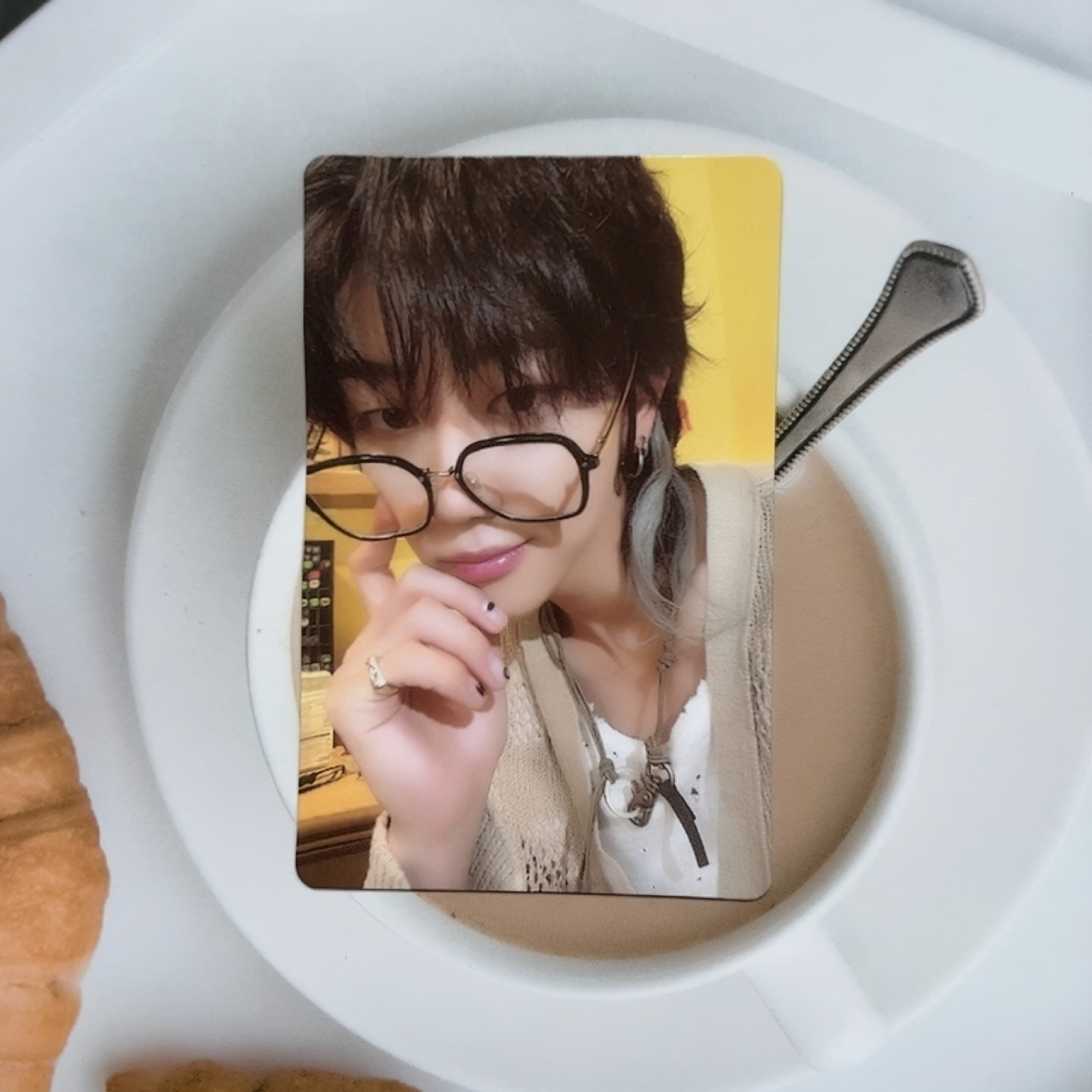 SEVENTEEN CARAT ZONE トレカ ミンハオ　 徐明浩　小卡　十七 正版SEVENTEEN徐明浩小卡，艺术收藏的视觉宝藏_收藏卡牌_淘宝游戏网