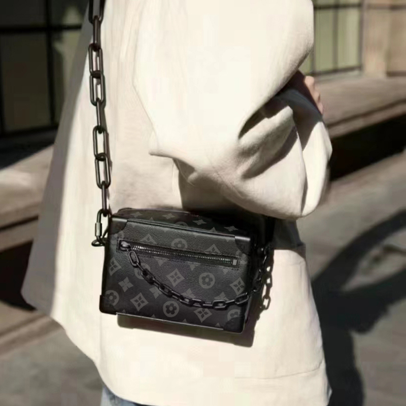 Men's Bag with a High-End Feel, Stylish and Versatile, Genuine Leather Box-Shaped Small Square Bag, Single Shoulder Crossbody Bag, Chain Mini Bag for Men