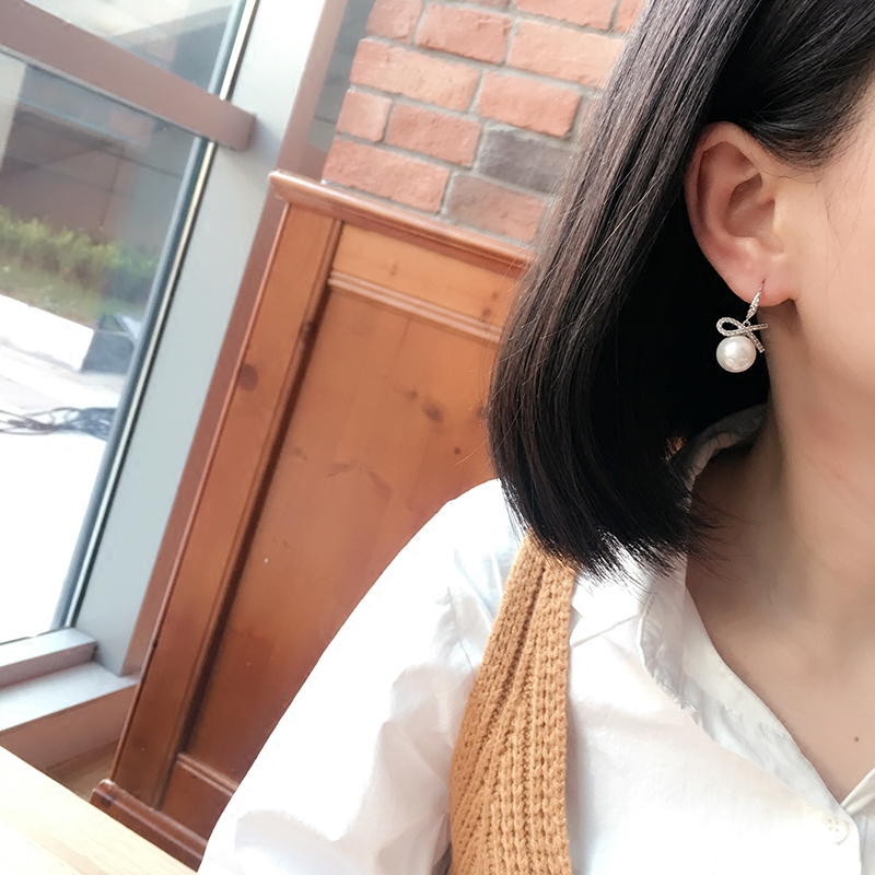 Elegant Ri Personality Pearl Inlaid Diamond Earrings Woman Temperament South Korea Fashion 100 Hitch Silver Needle Ear-Pin Jewellery Accessories