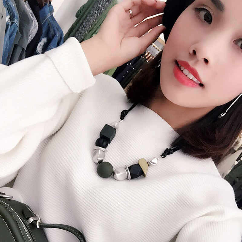 Korean Version Necklace Woman Decoration Accessories Pendant Pendant Short 100 Lapped Lock Bone Chain Pop Ornament