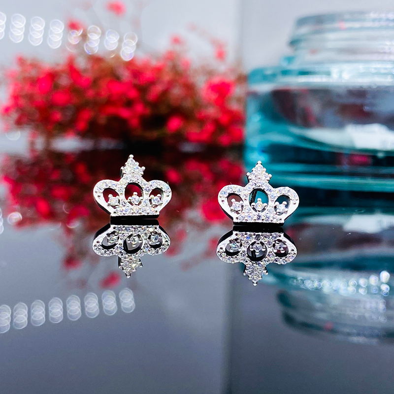 Crown Mosanstone Ear Pin PT950 Platinum Delicate Fashion Earrings Mesh Red Identical 18K Platinum Mini Ear Accessories