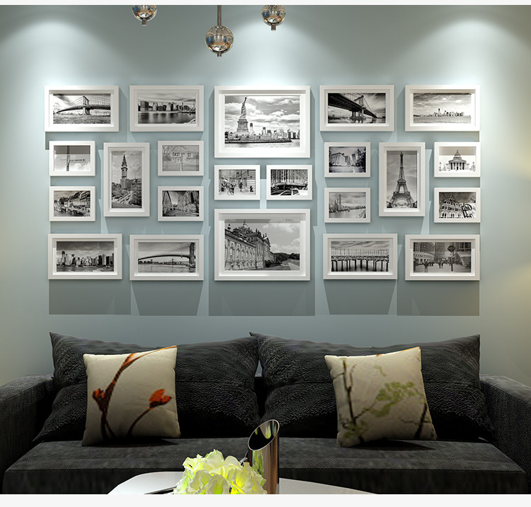 Фотография из натурального дерева, диван, настенная современная и минималистичная фоторамка 