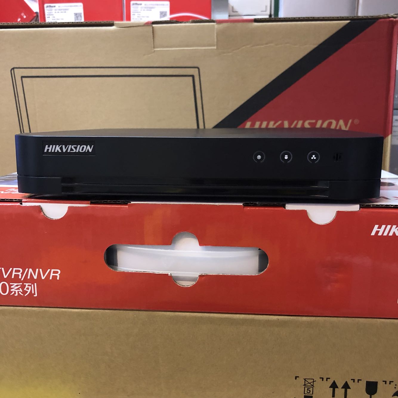 2 million recorders coaxial analog high-definition recorders Haikang 2 million DS-7804HQH-K1XVR DVR