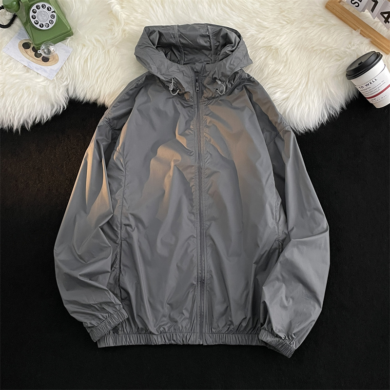 夏の軽くて通気性のある男性用日焼け止め服、日本のトレンディなブランドのルースアイスシルクスキン服、屋外の抗UV釣り服