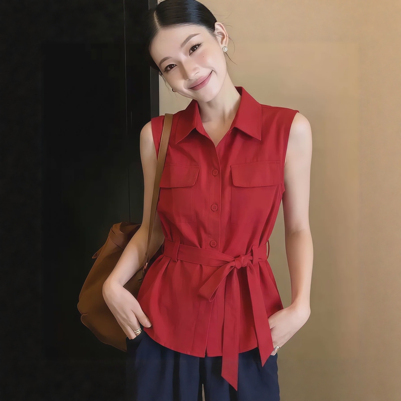 Retro Red Lapel Sleeveless Shirt for Women, Summer Waist-Cinching Strap Design, Niche High-End Double-Pocket Top Retro Red Lapel Sleeveless Shirt for Women, Summer Waist-Cinching Strap Design, Niche High-End Double-Pocket Top