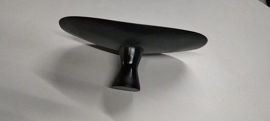 Nachahmung der westlichen Han-Dynastie Lacksitz Fersenstütze kniendes Artefakt sitzendes Gebet kniender Hocker Retro-Meditation einbeiniger niedriger Hocker