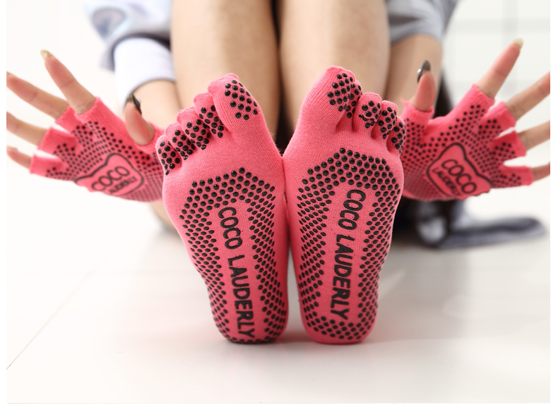 Quần cotton nữ phù hợp với yoga cung cấp vớ găng tay thể thao chuyên nghiệp chống trượt năm ngón cotton bốn mùa vớ yoga áo khoác gym nữ
