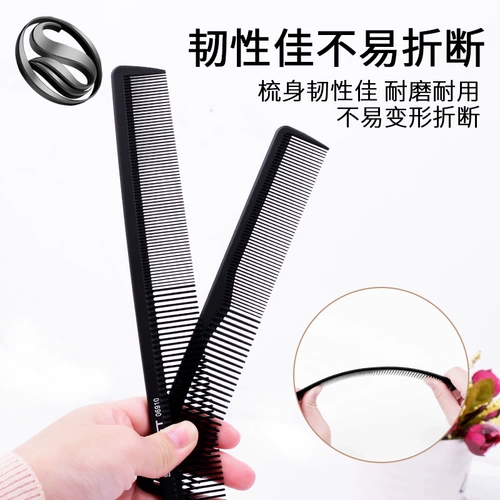 Волосы -кот -кишечные детские волосы расчесывают волосы кончик волос с волосами расчесывал стилист Ультра -типичные мужские посвященные длинные волосы расчесывали майор