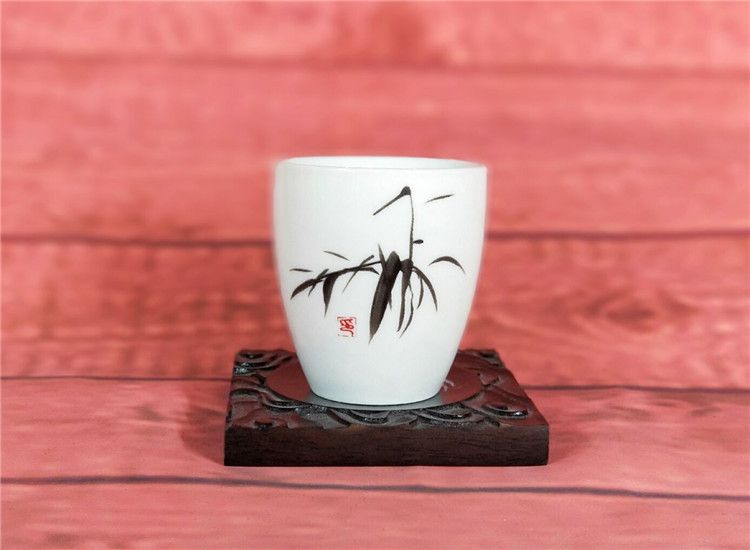 Rượu gốm gia dụng chịu nhiệt độ cao đặt một hoặc hai chén rượu nhỏ màu trắng rượu mạnh 盅 chén 60 ml tổ tiên cho Đức Phật ly rượu vang mạ vàng