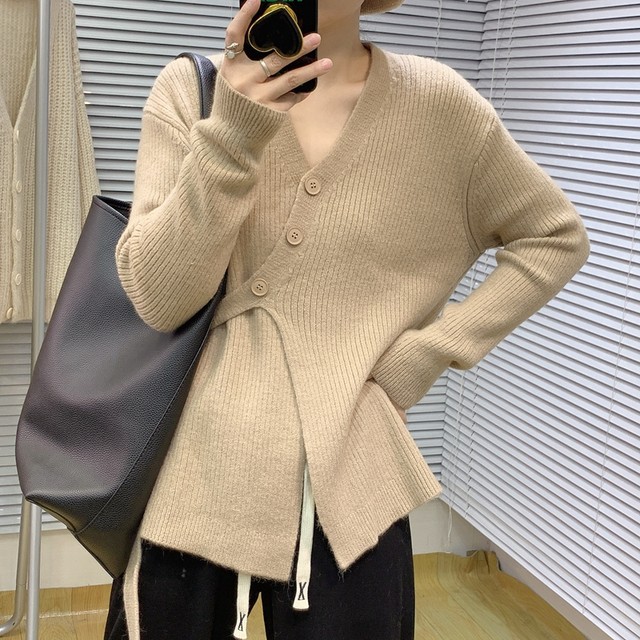 V-neck knitted cardigan jacket women's autumn new Korean style design irregular oblique button solid color slim fashion sweater
