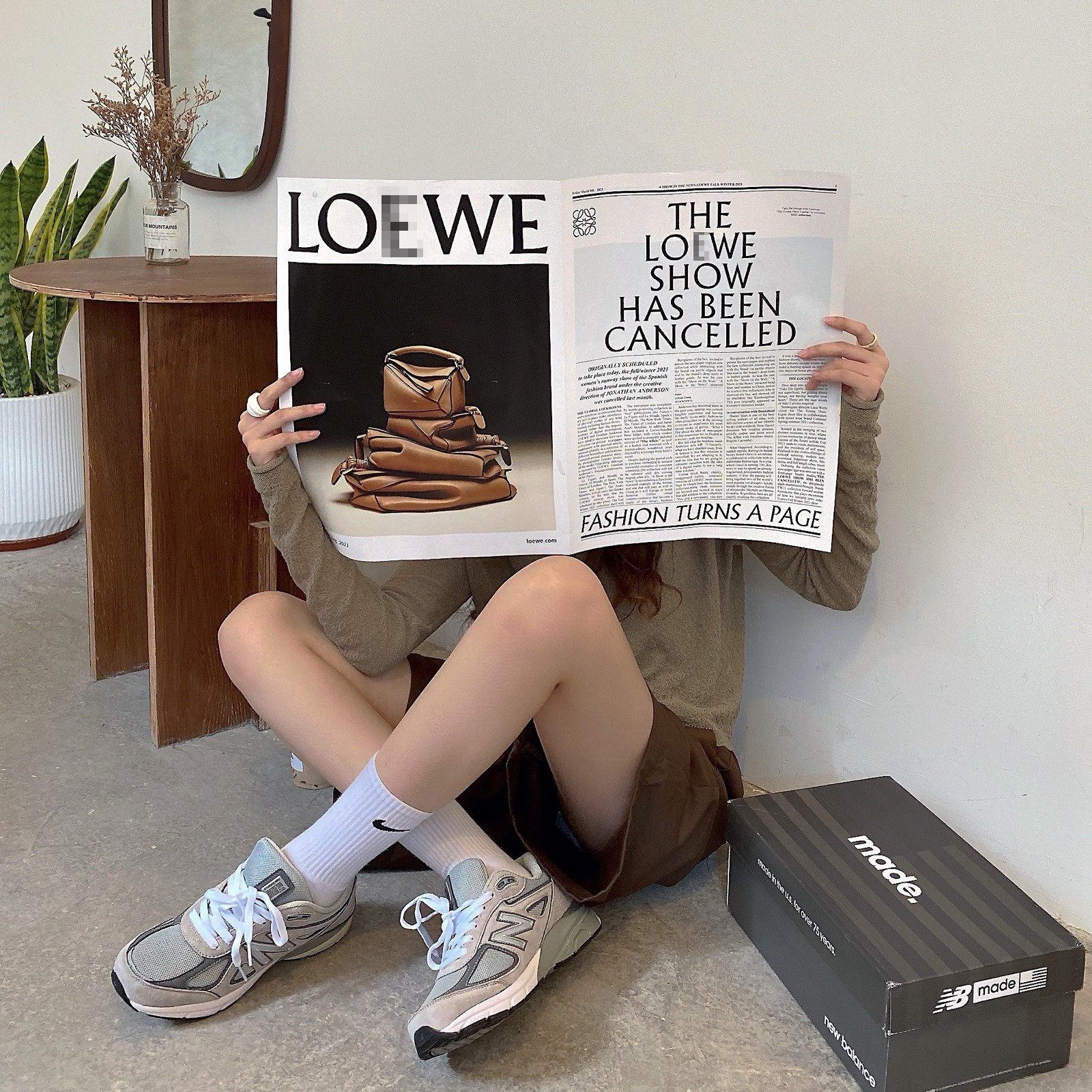 Photo props Newspaper ins Net Red Blogger Photography Background Paper Cover Retro Street Clap Hand Magazine Shoot Wedding Studio Clothing Store Fashion Decoration Large Size Model Celebrity Style