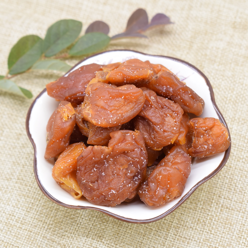 Bamboo bee salt dried yellow skin dried loquat Guangdong Xinxing nine-system licorice candied fruit seedless yellow skin dried fruit 500g can