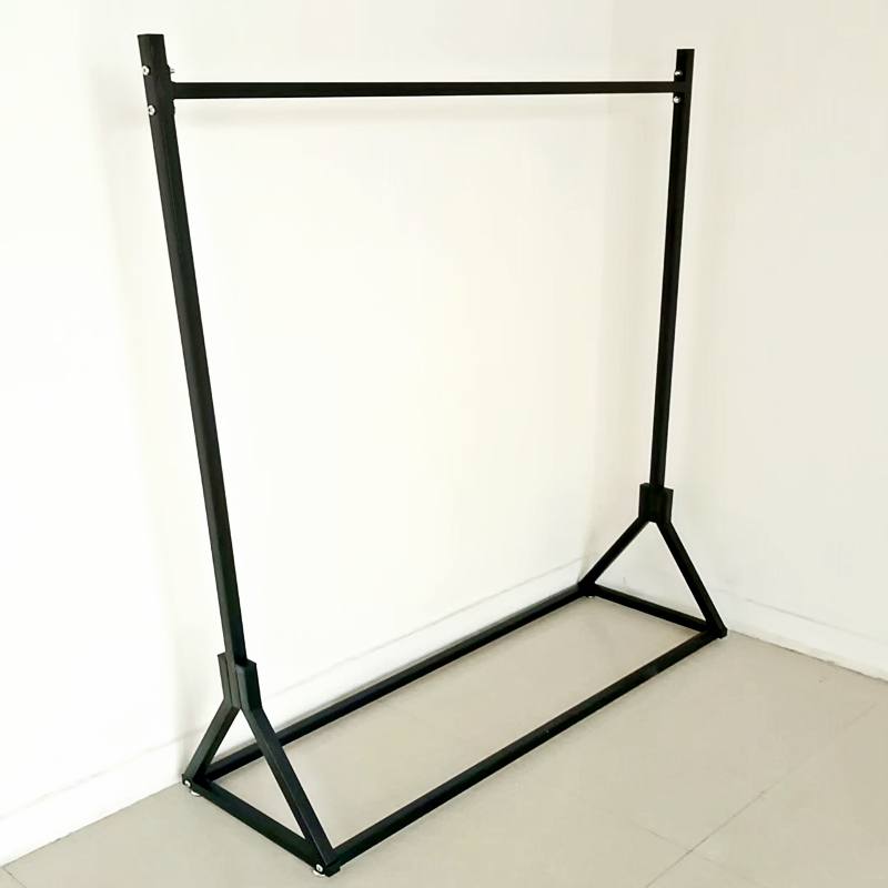 European-style wrought iron clothing rack display stand Floor-to-ceiling wedding display rack Clothing store shelves hang gantry hangers on the side