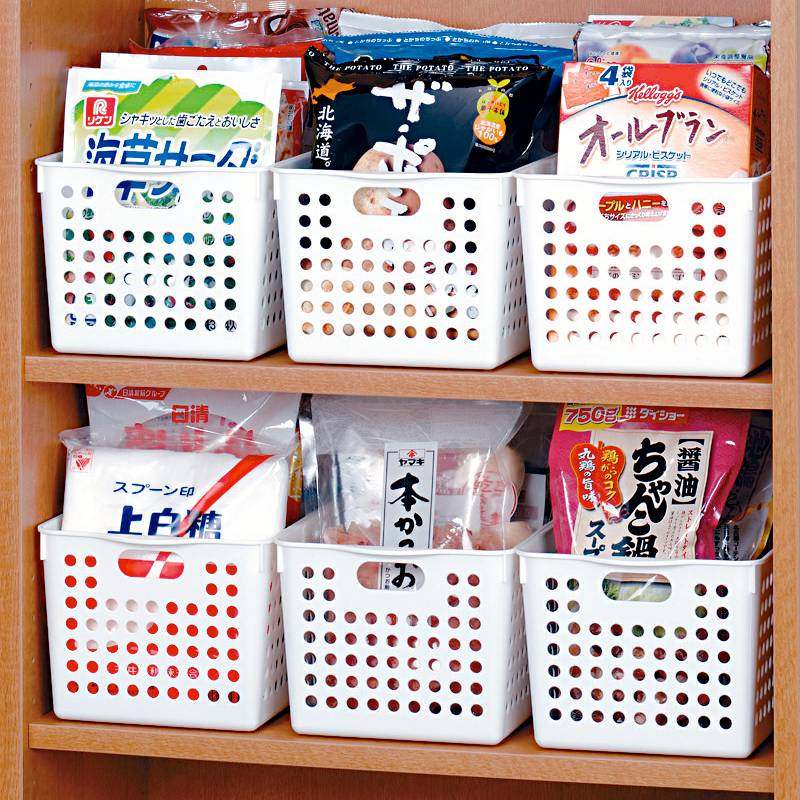 Japan imported plastic storage basket kitchen seasoning bottle food snacks transparent hollow storage basket debris finishing