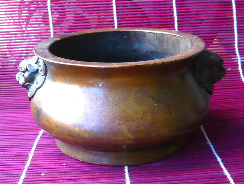 Pure bronze incense stove with high imitation lion head double-ear big Ming Xuande stove