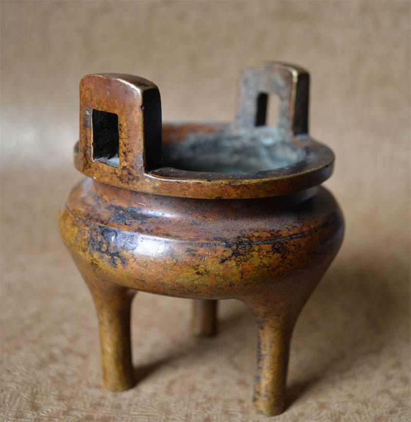 Pure bronze incense stove High imitation Xuanderi Square Ear Trifoot Great Ming Xuande Furnace Bottom Style of Xuan Incense Seal