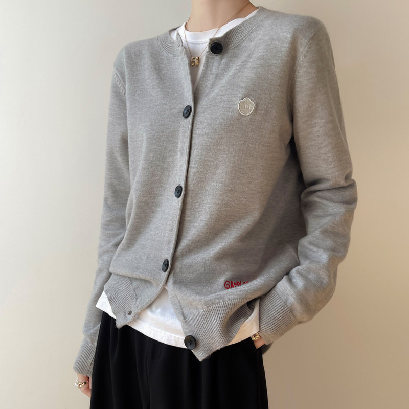 Spring Autumn Wool Knit Cardigan Woman Design Sensation Small Crowdembroidered Single Row Buttoned Jacket Long Sleeve Jacket External Hitch