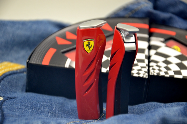 Marlboro Ferrari chung sơn kim loại chống gió thẳng vào cá sấu sáng tạo bơm hơi những chiếc bật lửa độc và lạ